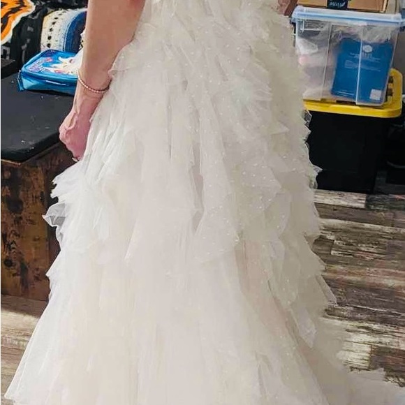 David’s bridal galina wedding dress. Size 2 in soft white. - Picture 3 of 8